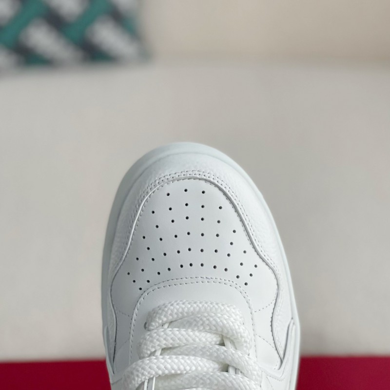 va*t*no one stud sneakers