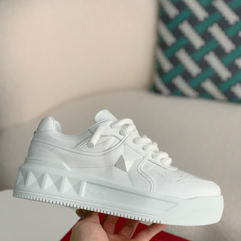 va*t*no one stud sneakers