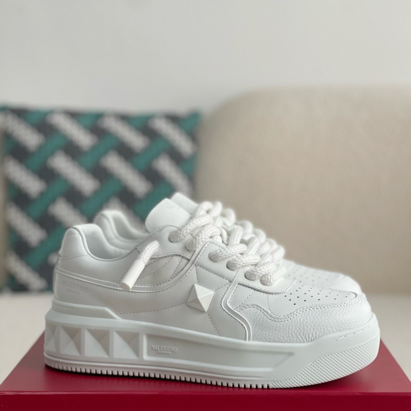 va*t*no one stud sneakers