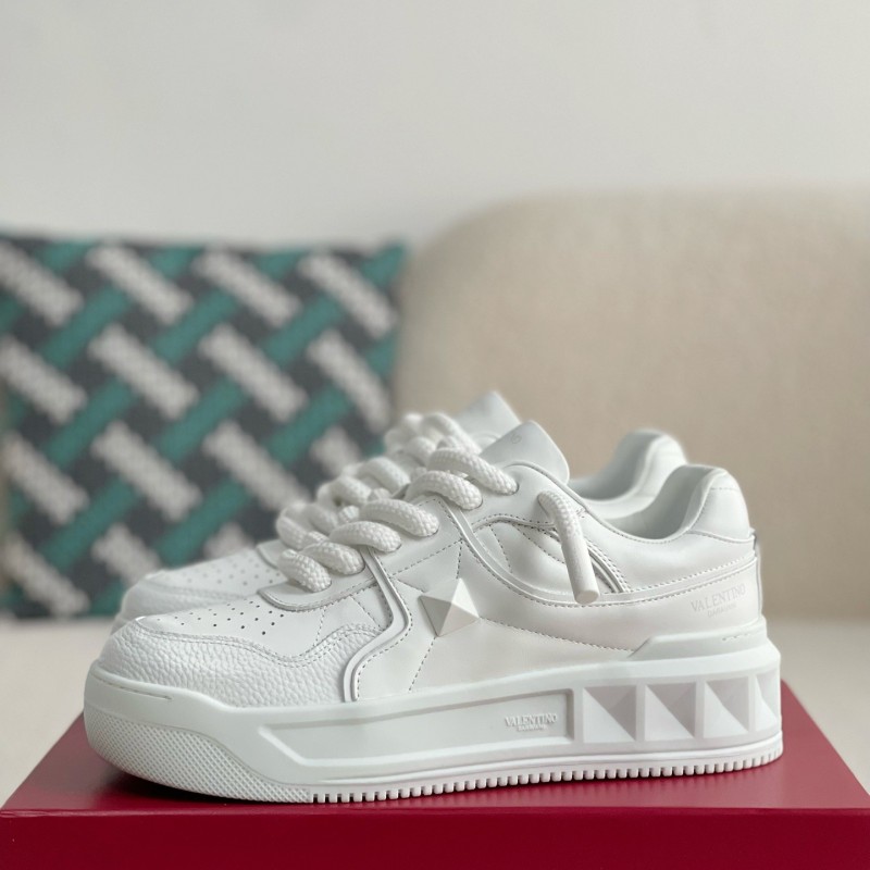 va*t*no one stud sneakers