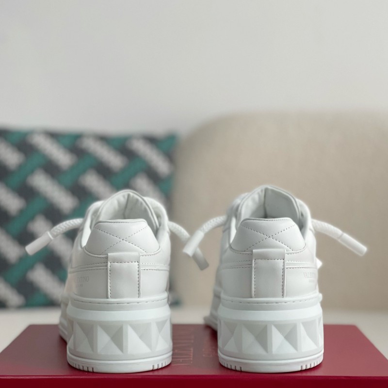 va*t*no one stud sneakers