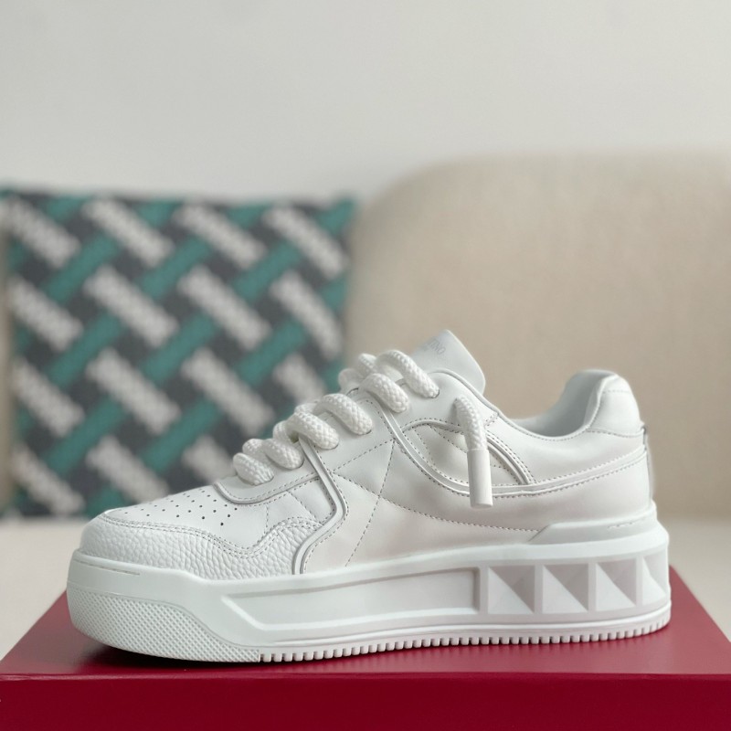 va*t*no one stud sneakers