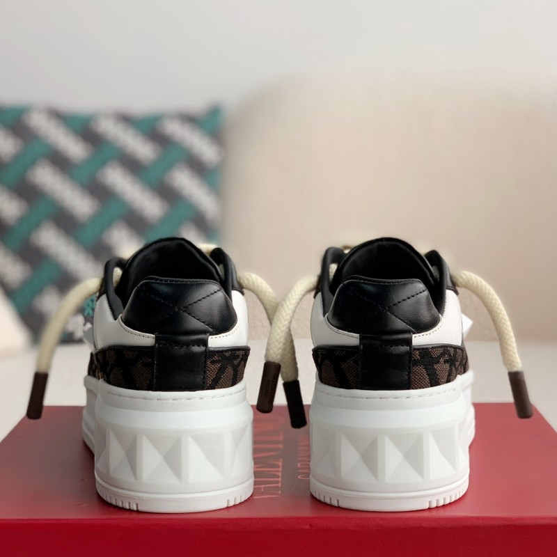 va*t*no One Stud Sneakers