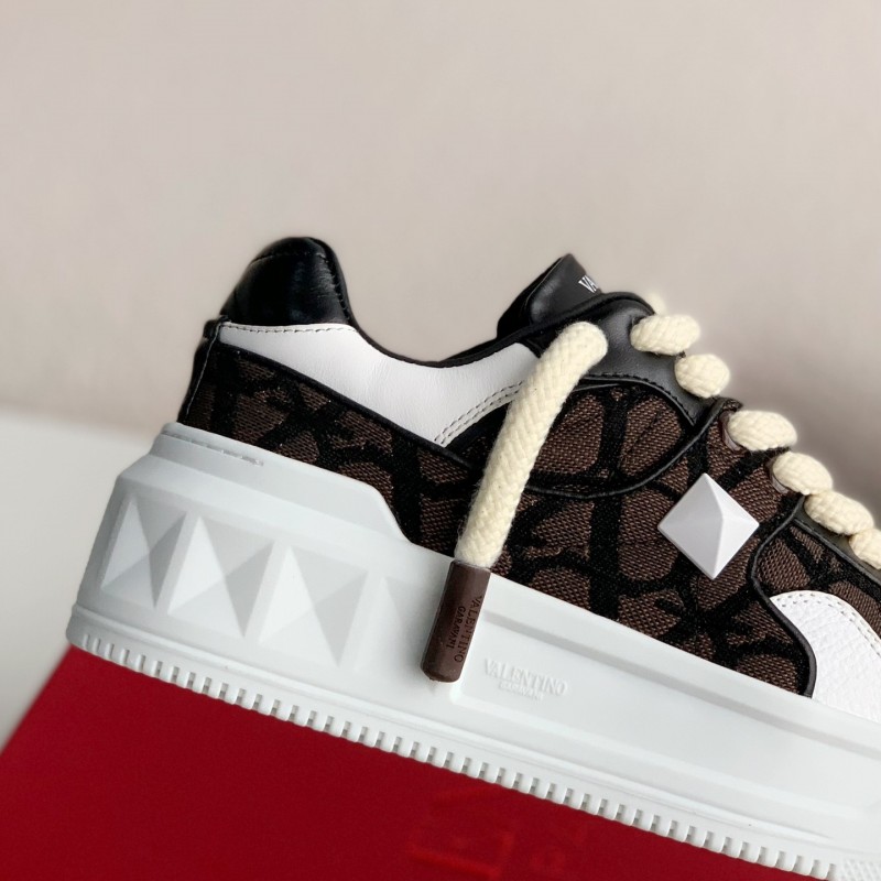 va*t*no One Stud Sneakers