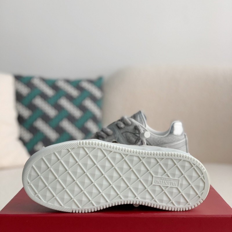 va*t*no One Stud Sneakers