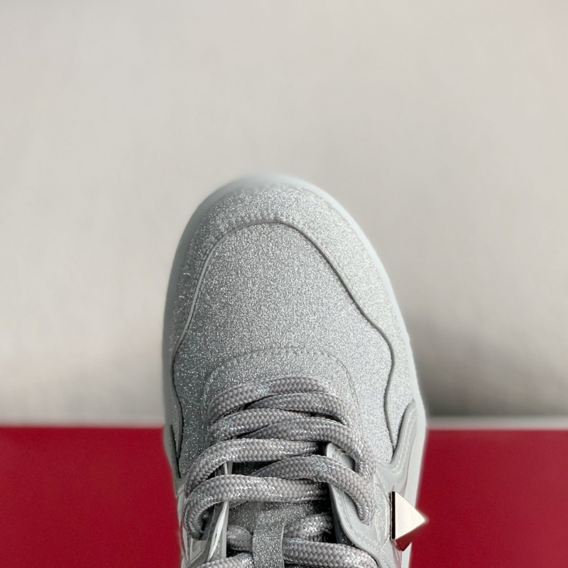 va*t*no One Stud Sneakers