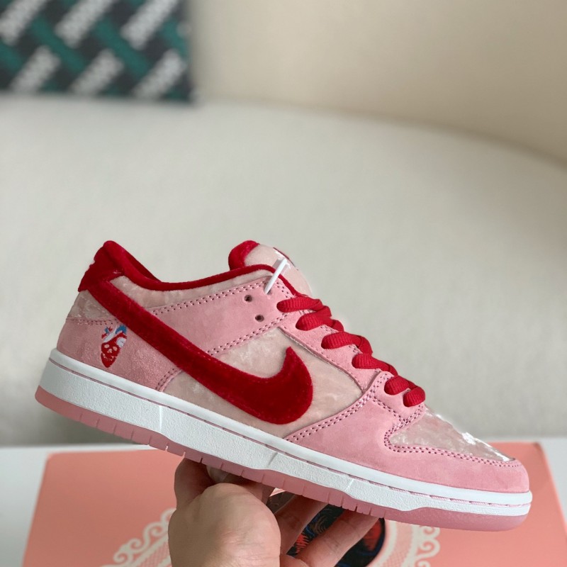 NIKE x SB Dunk Low Sneakers