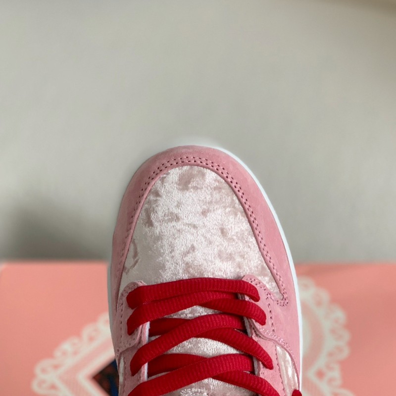 NIKE x SB Dunk Low Sneakers