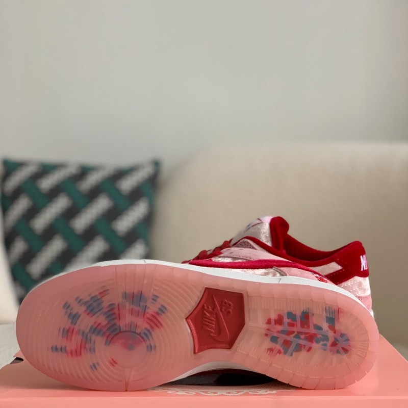 NIKE x SB Dunk Low Sneakers