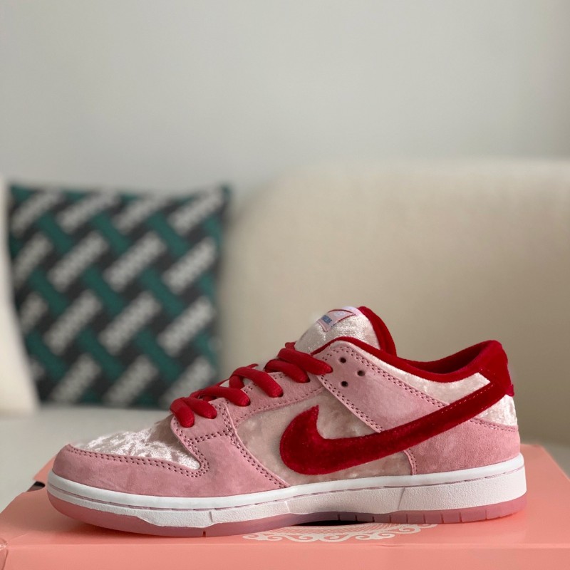 NIKE x SB Dunk Low Sneakers