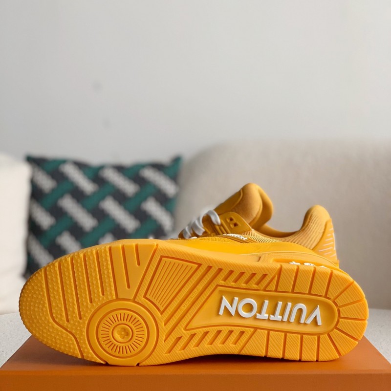 L0*is V*t0n TRAINER Sneakers