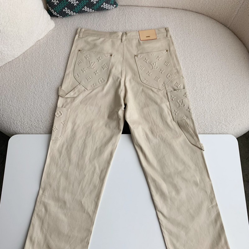 L0*is V*t0n costumes