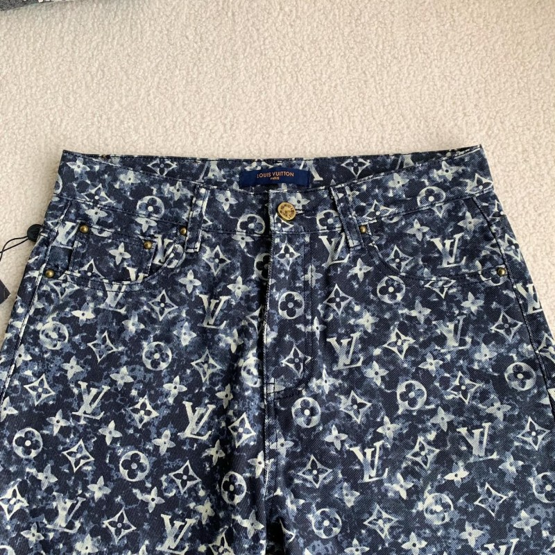 L0*is V*t0n costumes