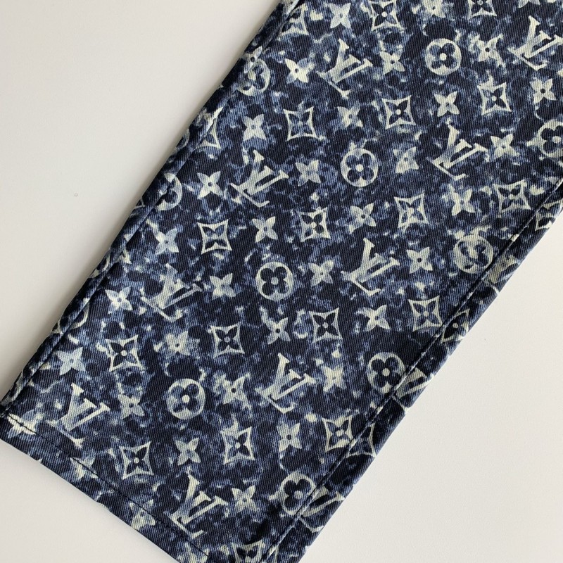 L0*is V*t0n costumes