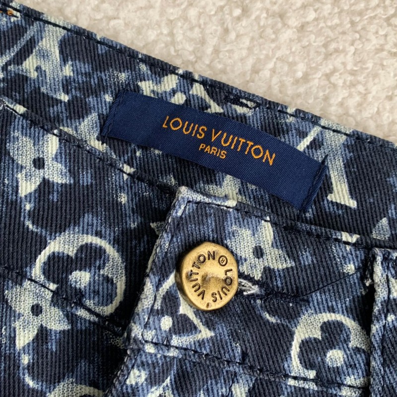 L0*is V*t0n costumes