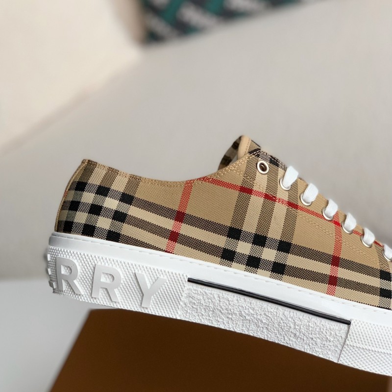 B**rry Low cut casual sports shoes