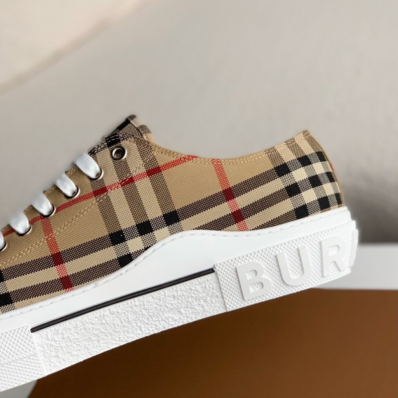 B**rry Low cut casual sports shoes