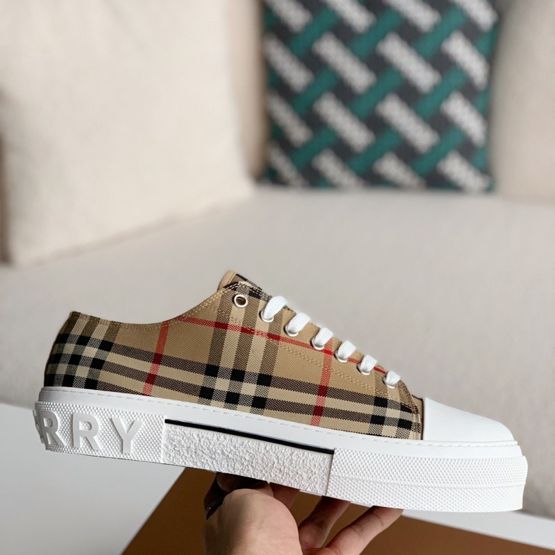 B**rry Low cut casual sports shoes