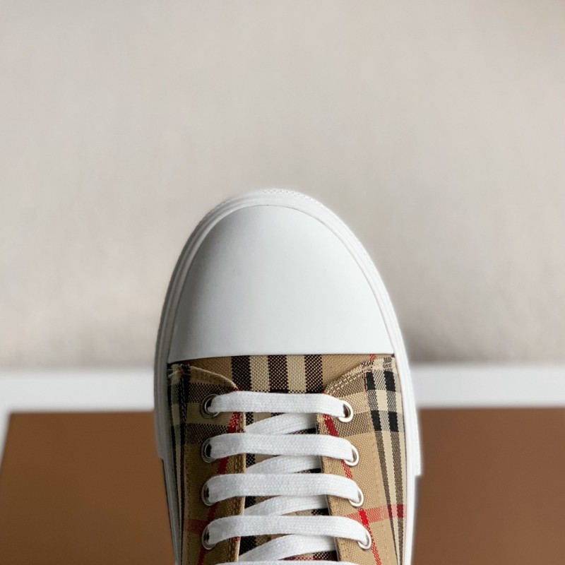 B**rry Low cut casual sports shoes