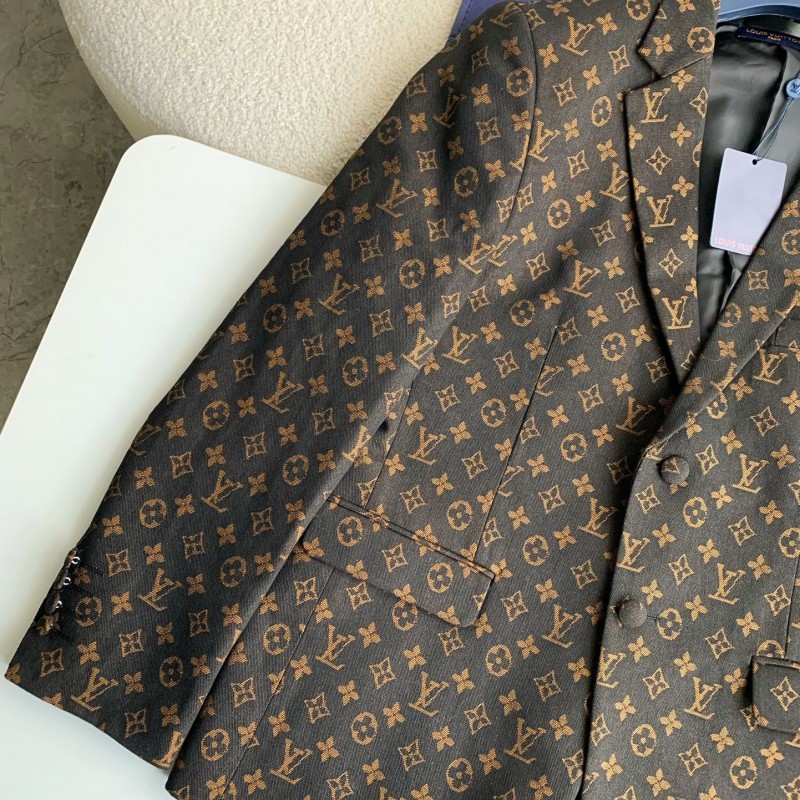 L0*is V*t0n Casual suit