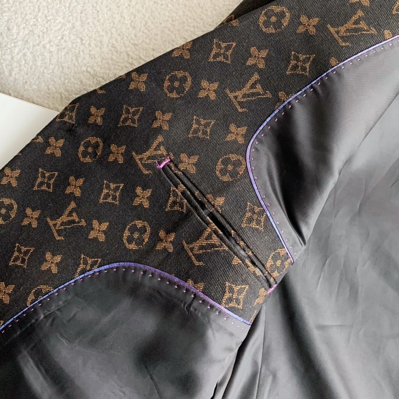 L0*is V*t0n Casual suit