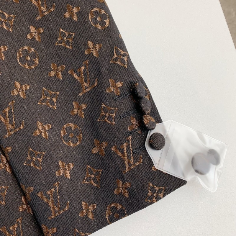 L0*is V*t0n Casual suit