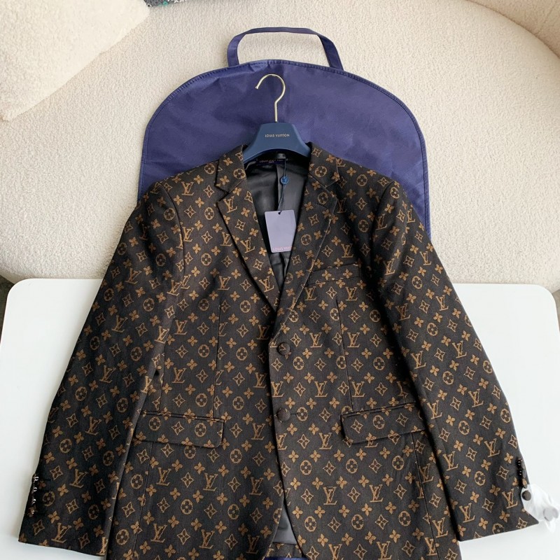 L0*is V*t0n Casual suit