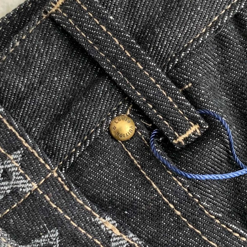 L0*is V*t0n costumes