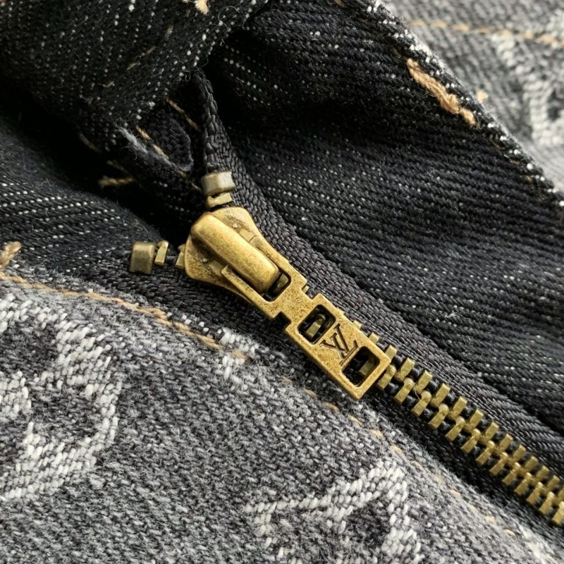 L0*is V*t0n costumes