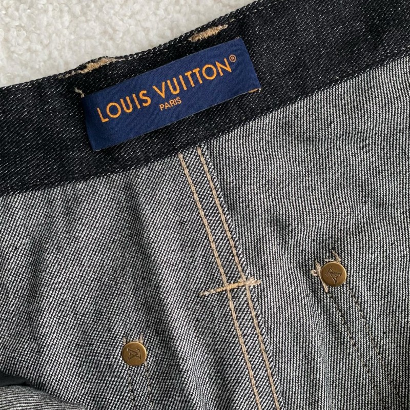 L0*is V*t0n costumes