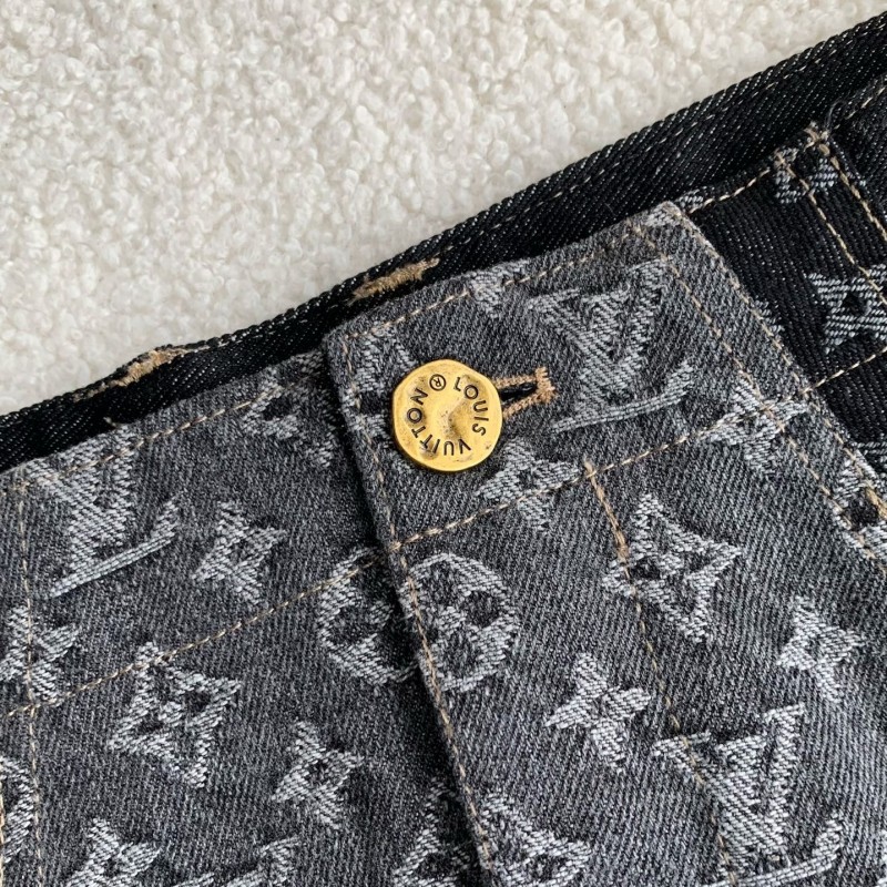 L0*is V*t0n costumes