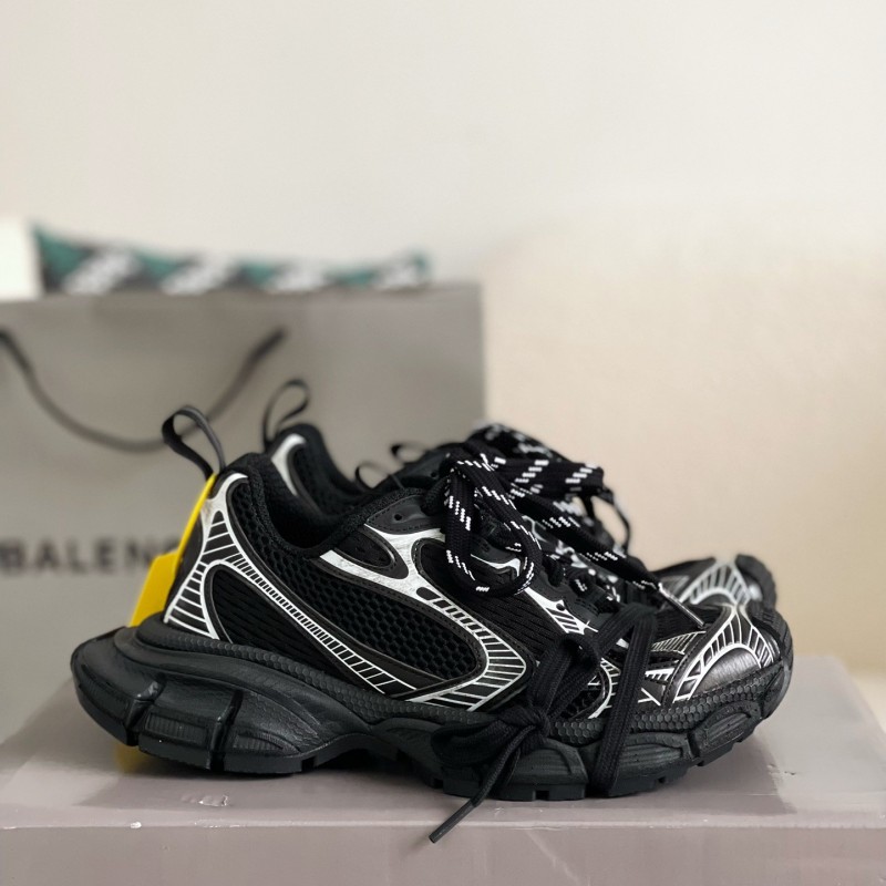 Ba*len*cia*ga Runner Sneakers