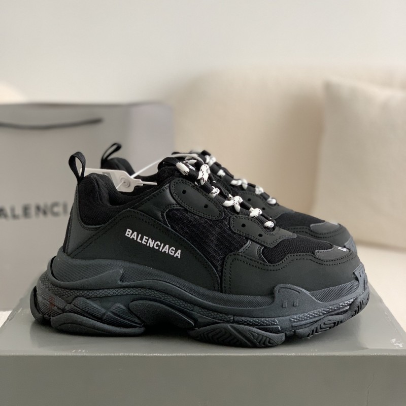 Ba*len*cia*ga TRIPLE S ALLOVER LOGO Sneakers