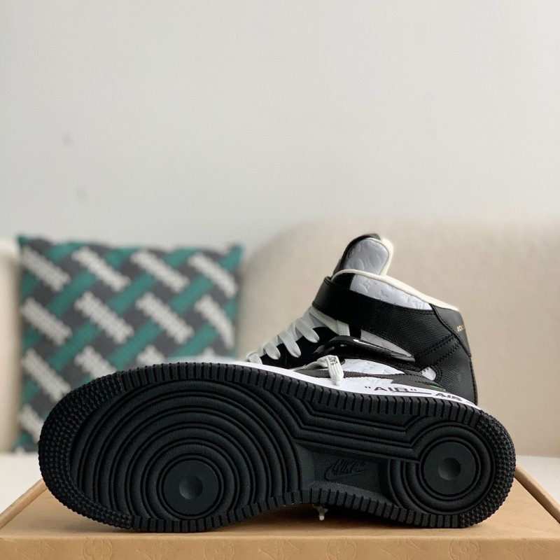 L0*is V*t0n SNEAKERS