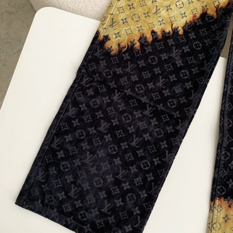 L0*is V*t0n costumes