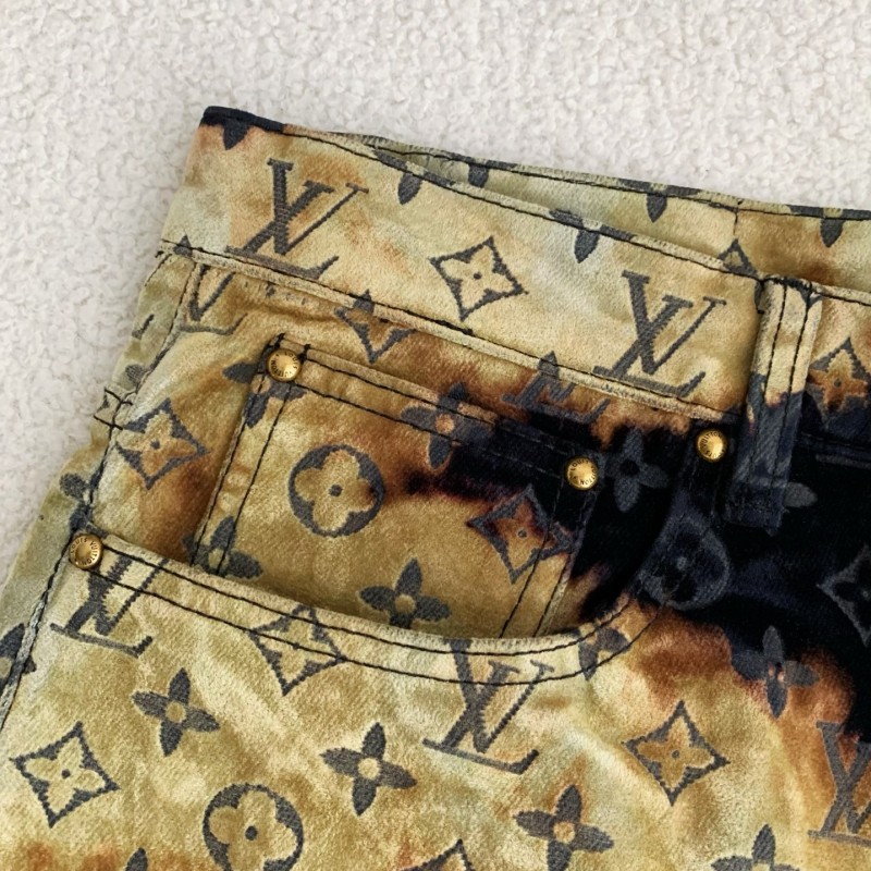 L0*is V*t0n costumes