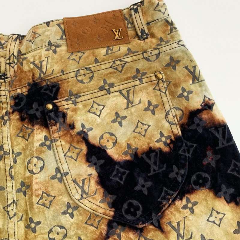 L0*is V*t0n costumes