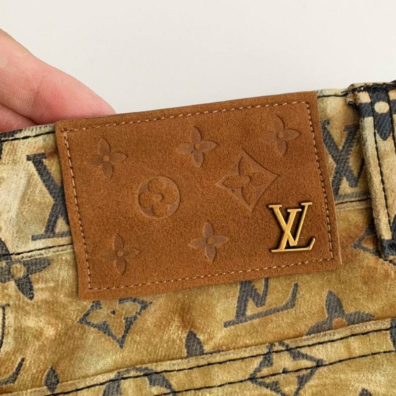 L0*is V*t0n costumes