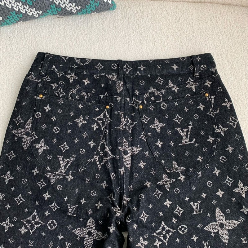 L0*is V*t0n costumes