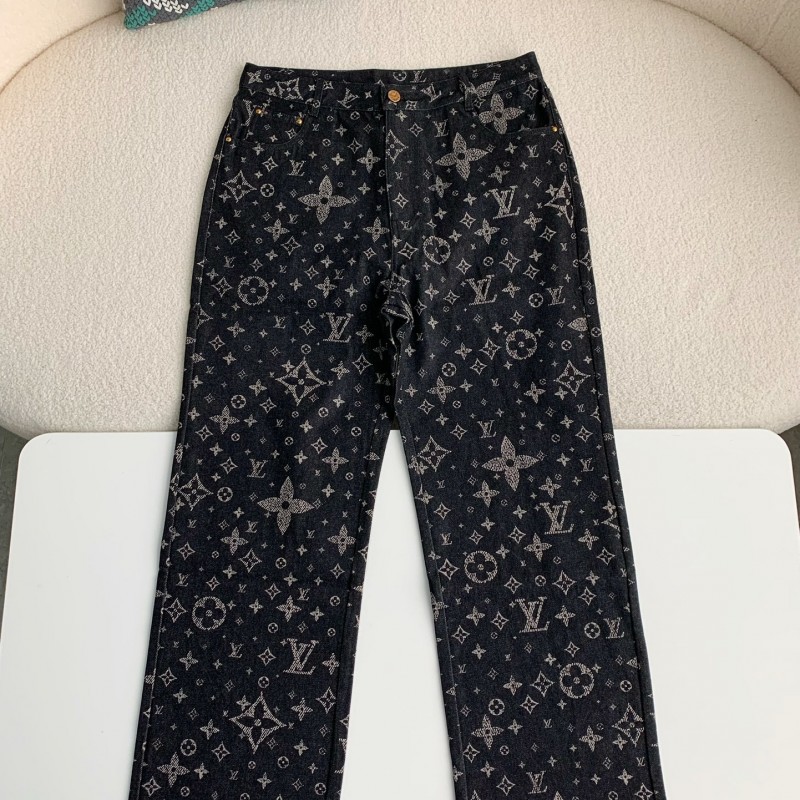 L0*is V*t0n costumes