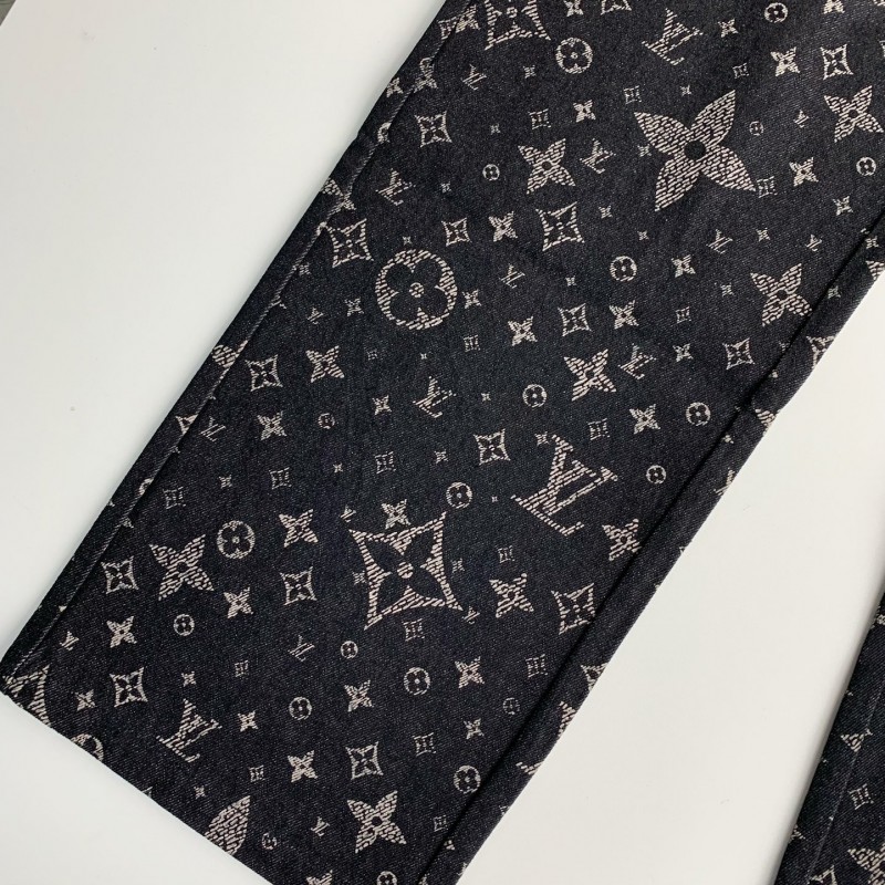 L0*is V*t0n costumes