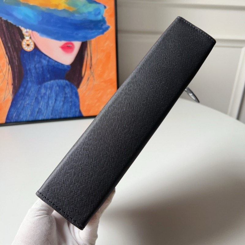 L0*is V*t0n logo calfskin protective case clutch M30450