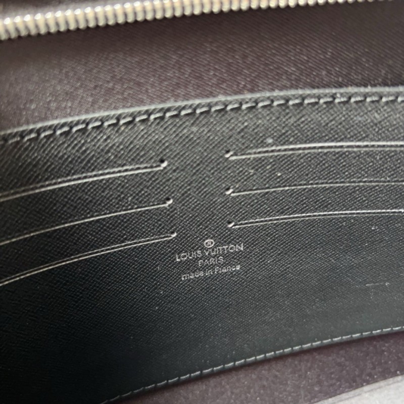 L0*is V*t0n logo calfskin protective case clutch M30450