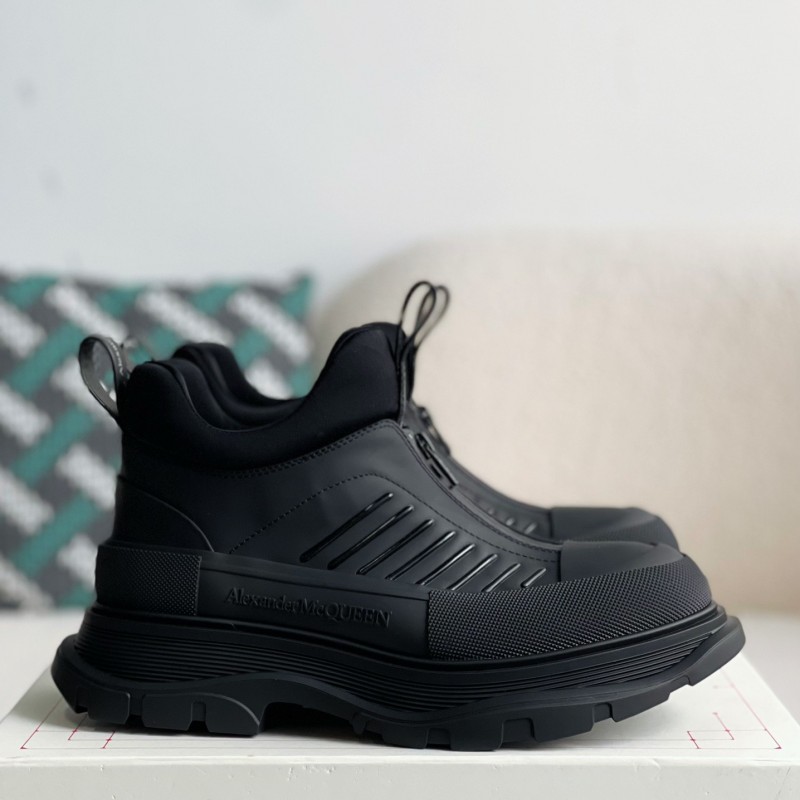 Ale*d*r M*Q*en  Sneakers