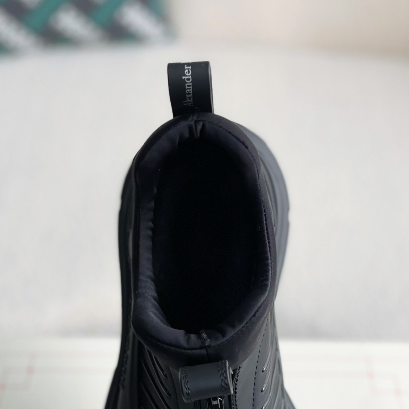 Ale*d*r M*Q*en  Sneakers