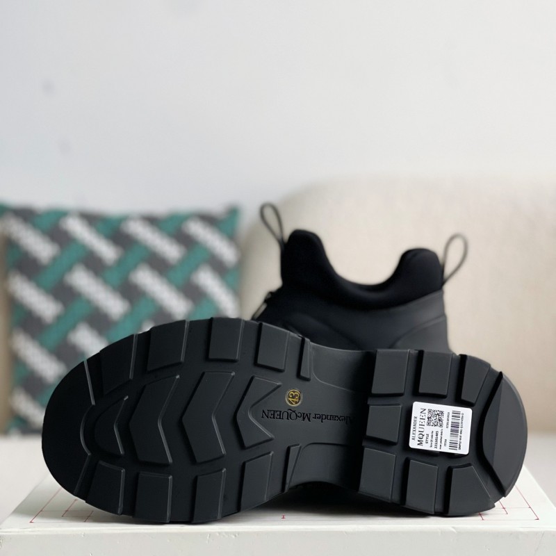 Ale*d*r M*Q*en  Sneakers