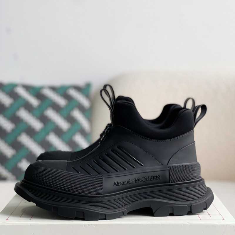 Ale*d*r M*Q*en  Sneakers