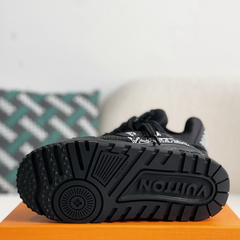 L0*is V*t0n TRAINER Sneakers