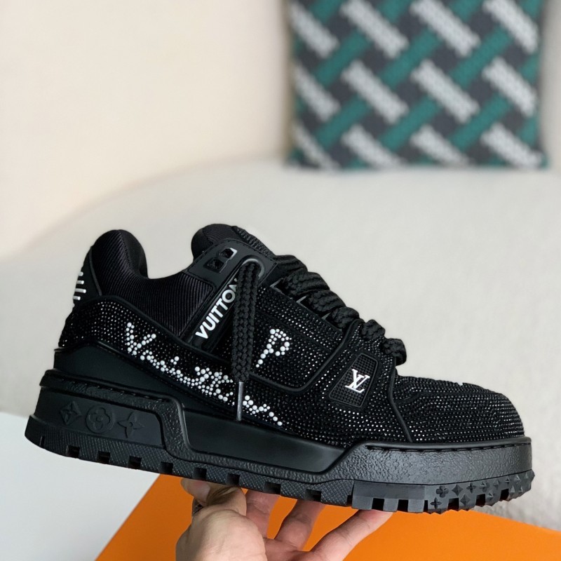 L0*is V*t0n TRAINER Sneakers