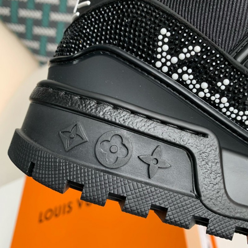 L0*is V*t0n TRAINER Sneakers